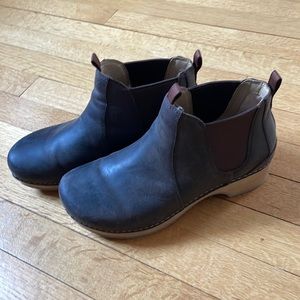 Dansko Women’s Becka boots.  Size 39/8.5 U.S.